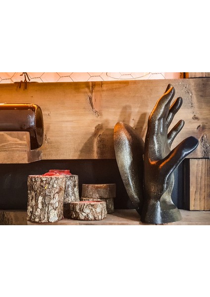 Şaraplık Siyah-Altın Püskürtme, Şık ve Modern Tasarım ile Zarif Sunum Sağlar.