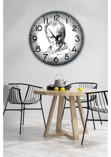 Çok Renkli Atatürk Temalı 35X35 cm Duvar Saati, Şık ve Detaylı Tasarım