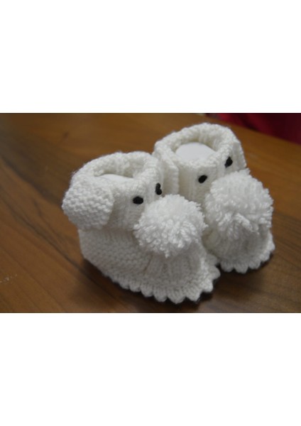 Beyaz Köpek Desenli Bebek Patik modelleri