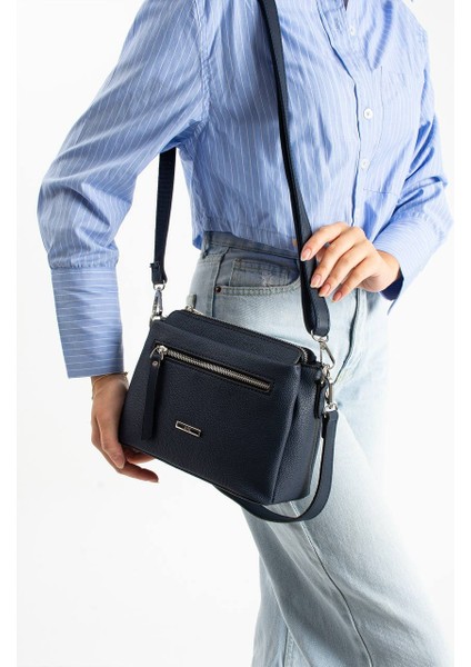 , beş ayrı cepli ,fermuar detaylı ,kadın çapraz ve bayan omuz çantası