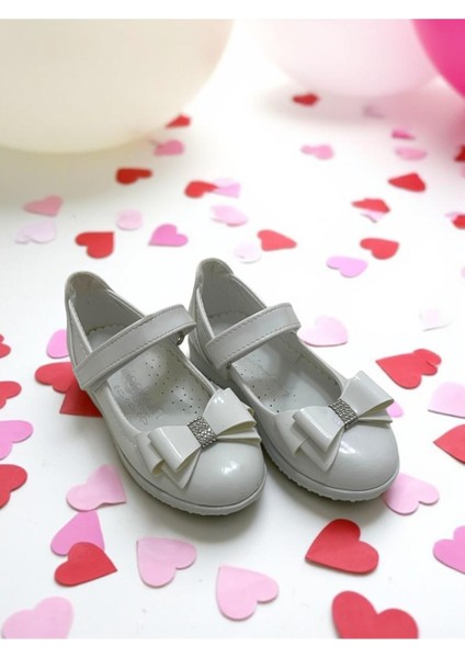 Kız Çocuk Kelebek Taşlı Fiyonklu Beyaz Rugan Ortopedik Babet