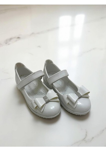Kız Çocuk Kelebek Taşlı Fiyonklu Beyaz Rugan Ortopedik Babet fiyatları