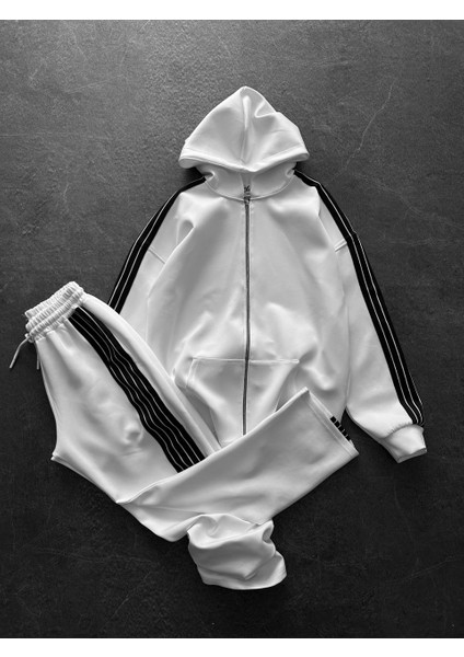 Siyah-Beyaz Çizgi Detaylı Oversize Pamuklu Eşofman Takımı indirimleri