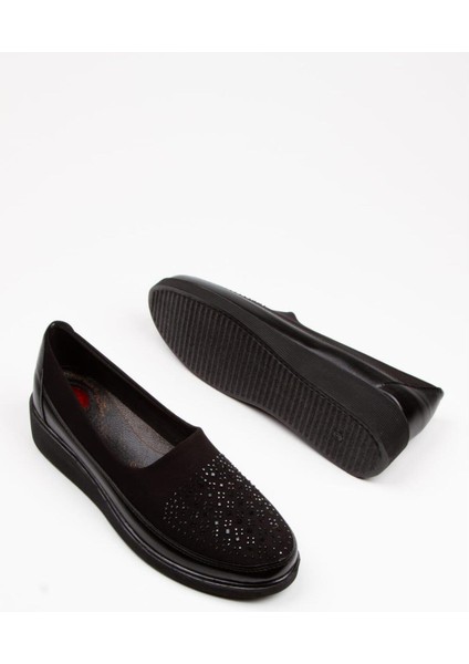 Kadın Bağcıksız Kauçuk Ortopedik Taban Comfort Model Taşlı Deri Klasik Anne Ayakkabı