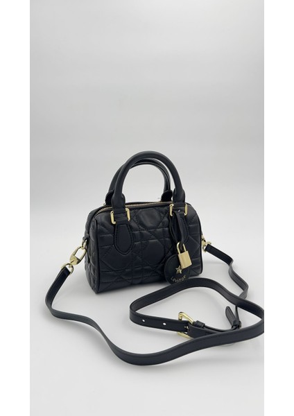 Siyah Kilit Aksesuar Detaylı El Çantası Orijinal Levid'or Premium