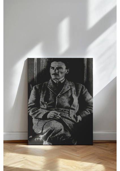 Büyük Önder Atatürk'ün Düşünceli Anı - Kanvas Tablo - Siyah Beyaz Tarihi Lider Duvar Dekoru