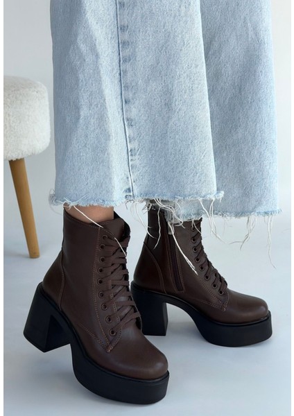 Yandan Fermuarlı Bağcıklı Topuklu Bot Cilt Kahverengi Topuk Boyu 8 cm