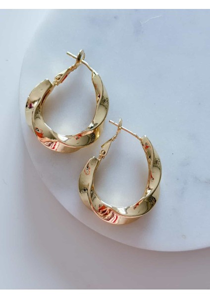Kıvrımlı Oval Halka Küpe