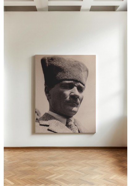 Mustafa Kemal Atatürk'ün Kanvas Tablosu - Derin Bakışlı Tarihi Portre Duvar Dekoru -