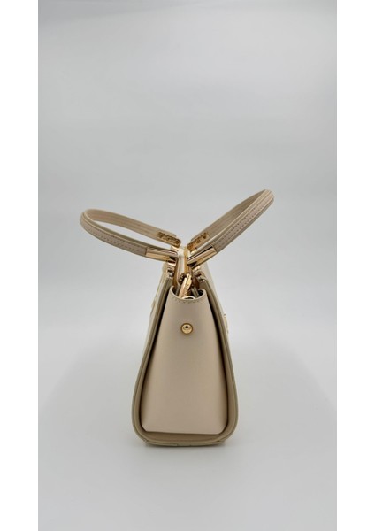 Krem Metal Şerit Detaylı El Çantası Orijinal Levid'or modelleri