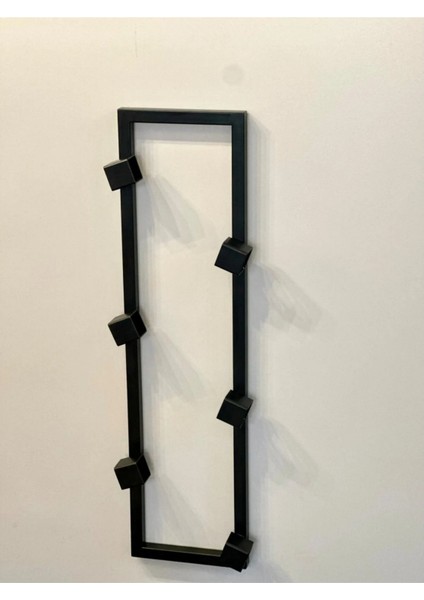 Şık Metal Şaraplık ve Raf, Modern Tasarım, Zarif Dekoratif Aksesuar