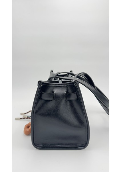 Siyah Metal Kilit Charmlı Omuz Çantası Orijinal Levid'or Premium fırsatları