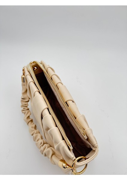 Krem Büzgü Detaylı El Çantası Orijinal Levid'or