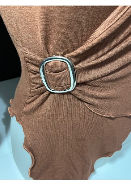 Kadın Kiremit Kahverengi Tokalı Kruvaze Bluz – Şıklığın En Tatlı Hali modelleri