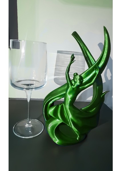 Yeşil Balerina Şaraplık, Şık ve Şeffaf Tasarımıyla Sofranıza Zarafet Katın