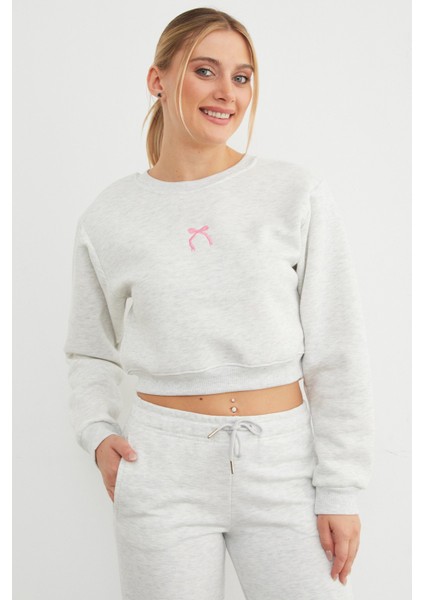 3 Iplik Fiyonk Nakışlı Crop Sweatshirt