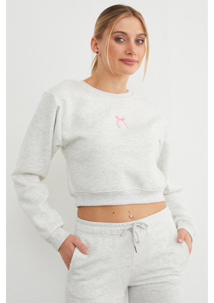 3 Iplik Fiyonk Nakışlı Crop Sweatshirt modelleri