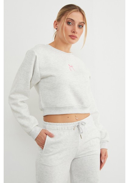 3 Iplik Fiyonk Nakışlı Crop Sweatshirt