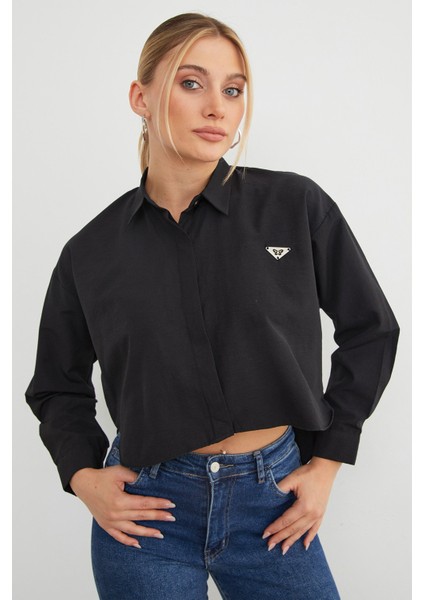 Kelebek Aksesuarlı Crop Gömlek