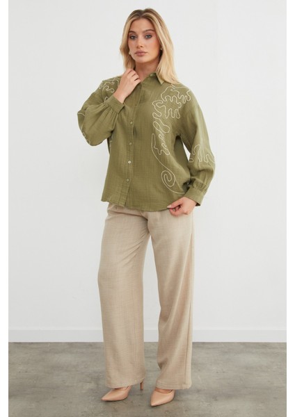 Geometrik Nakışlı Bol Gömlek fırsatları