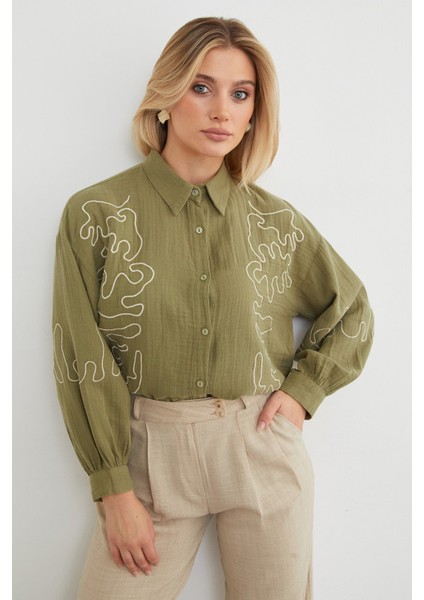 Geometrik Nakışlı Bol Gömlek