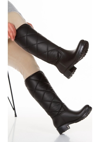 Siyah Baklava Desenli Esnek Baldır Seçmez Su Geçirmez Rahat Giyilen Yağmur Çizmesi