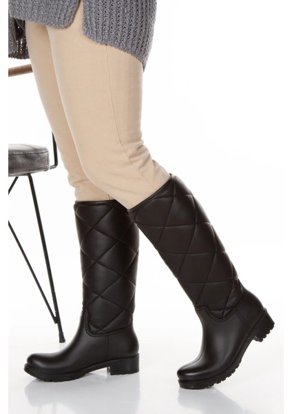 Siyah Baklava Desenli Esnek Baldır Seçmez Su Geçirmez Rahat Giyilen Yağmur Çizmesi modelleri