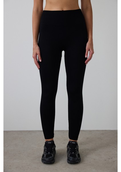Siyah Dikişsiz (Seamless) Fitilli Sıcak Tutan Termal Etkili Yüksek Bel Tayt