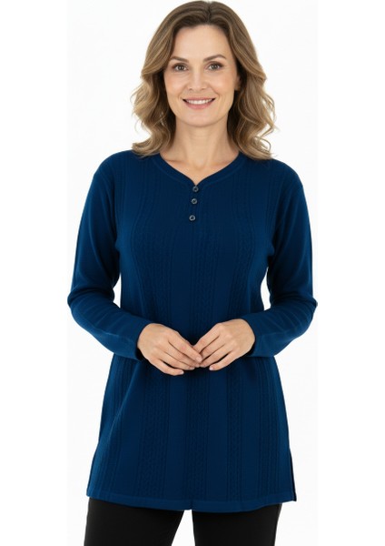 Kadın Kışlık Kendinden Motifli Armut Yaka Üç Düğmeli Normal Kesim Likralı Pamuklu Kardelen Dokuma Anne Kazak