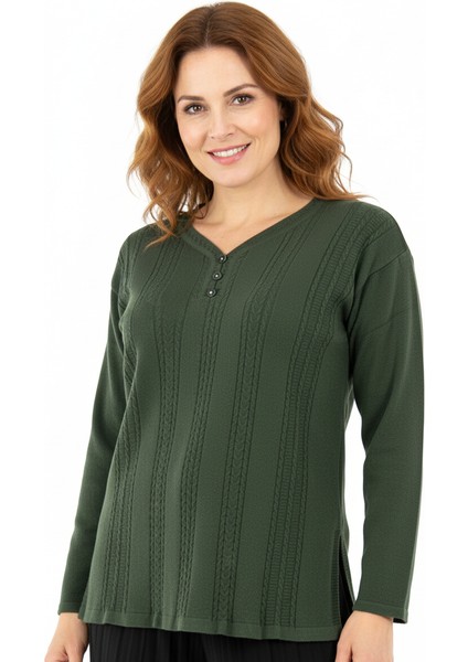 Kadın Kışlık Kendinden Motifli Armut Yaka Üç Düğmeli Normal Kesim Likralı Pamuklu Kardelen Dokuma Anne Kazak