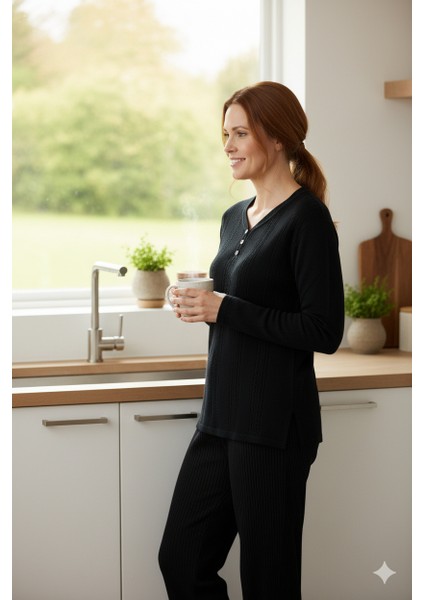 Kadın Kışlık Kendinden Motifli Armut Yaka Üç Düğmeli Normal Kesim Likralı Pamuklu Kardelen Dokuma Anne Kazak fırsatları