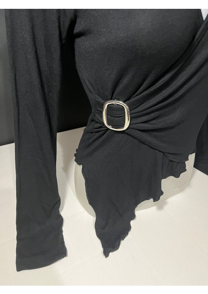 Kadın Siyah Tokalı Kruvaze Bluz – Şıklığın En Tatlı Hali fiyatları
