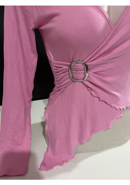 Kadın Pudra Pembe Renk Tokalı Kruvaze Bluz – Şıklığın En Tatlı Hali modelleri