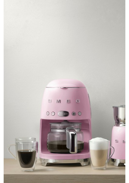 DCF02PKEU PEMBE FİLTRE KAHVE MAKİNESİ