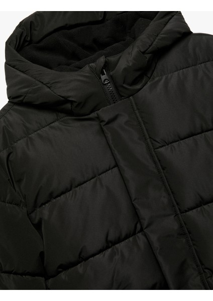 Uzun Kollu Cepli Kapşonlu Şişme Mont modelleri