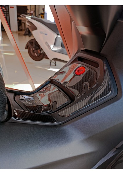 Honda Forza250 2024 ile Uyumlu Kaydırmaz 6D Karbon 7 Parça Tank Pad Seti GC20