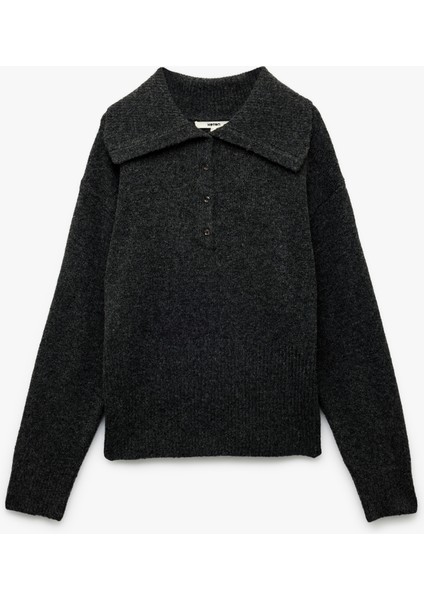 Regular Fit Uzun Kollu Yarım Düğme Detaylı Geniş Polo Yaka Triko Kazak modelleri