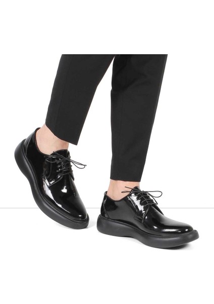 Erkek Siyah Bağcıklı Kalın Tabanlı Rugan Deri Ayakkabı