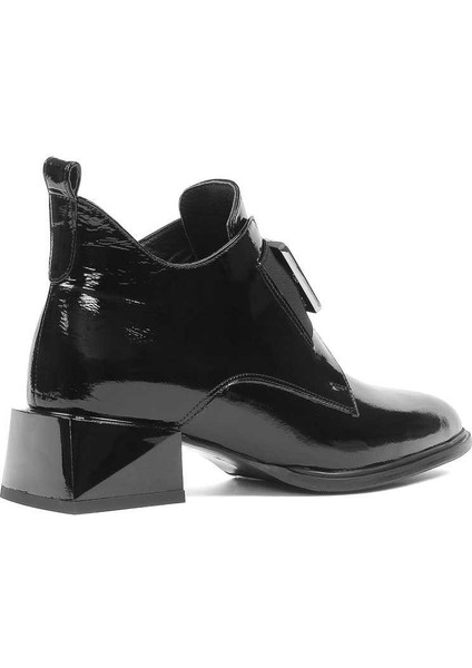 Kadın Siyah Fermuarlı Toka Detaylı Rugan Deri Bot indirimleri