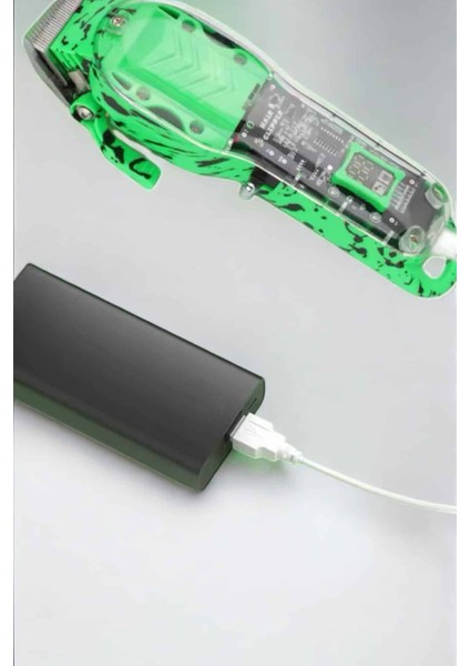 Islak ve Kuru Kullanıma Uygun Şarjlı Tıraş Makinesi