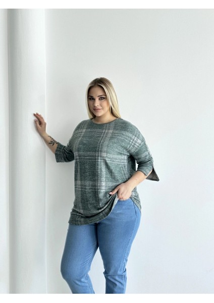 Büyük Beden Yarım Kollu Düğme Detaylı Yumuşak Dokulu Kazak 302780