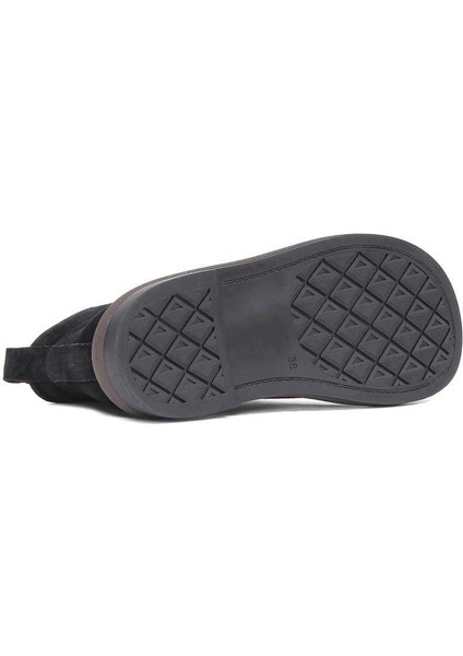 Kadın Siyah Bağcıklı Süet Deri Bot