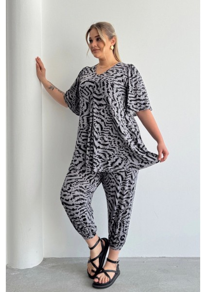 Büyük Beden V Yaka Kısa Kollu Eteği Bollaşan Desenli Bluz 99-5 fiyatları