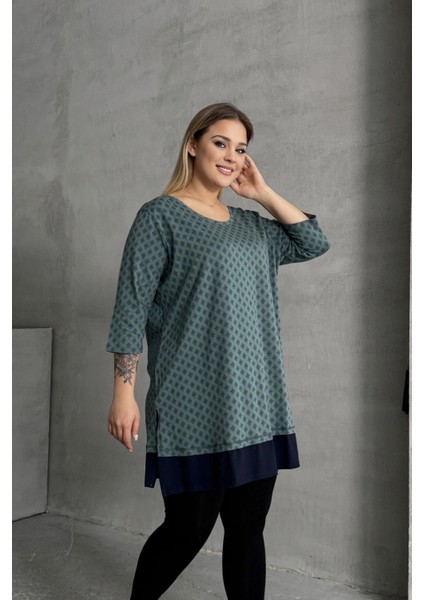 Büyük Beden Bisiklet Yaka Fakir Kol Yırtmaçlı Desenli Bluz 300400