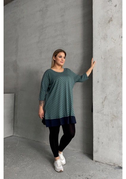 Büyük Beden Bisiklet Yaka Fakir Kol Yırtmaçlı Desenli Bluz 300400