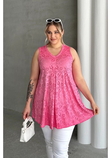 Büyük Beden V Yaka Sıfır Kol Dantel Detaylı Astarsız Bluz 302967