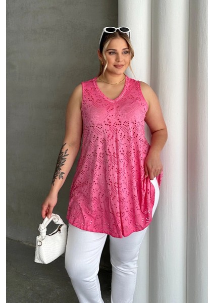Büyük Beden V Yaka Sıfır Kol Dantel Detaylı Astarsız Bluz 302967 fiyatları