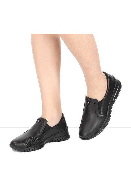 Kadın Siyah Kalın Tabanlı Deri Ayakkabı