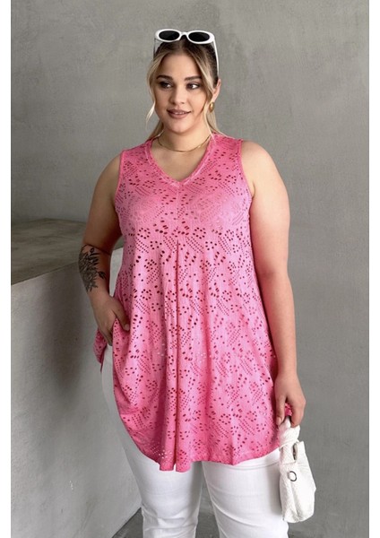 Büyük Beden V Yaka Sıfır Kol Dantel Detaylı Astarsız Bluz 302967 fırsatları