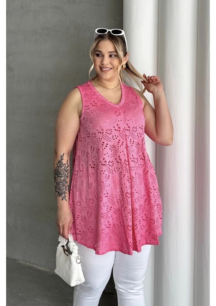 Büyük Beden V Yaka Sıfır Kol Dantel Detaylı Astarsız Bluz 302967 indirimleri